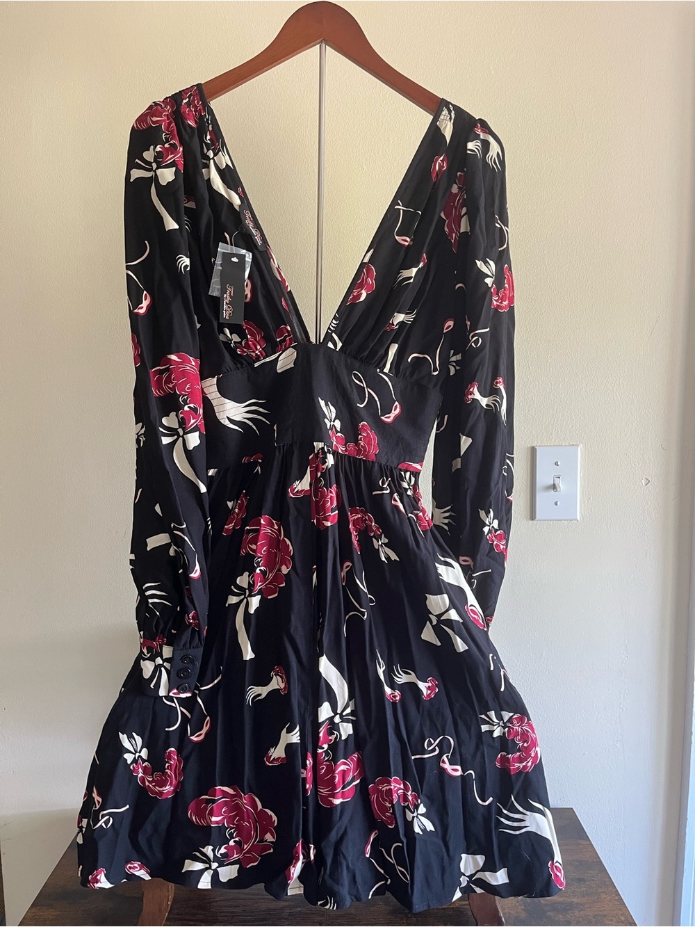 V-Neck Floral Long Sleeve Dress - Black & Red